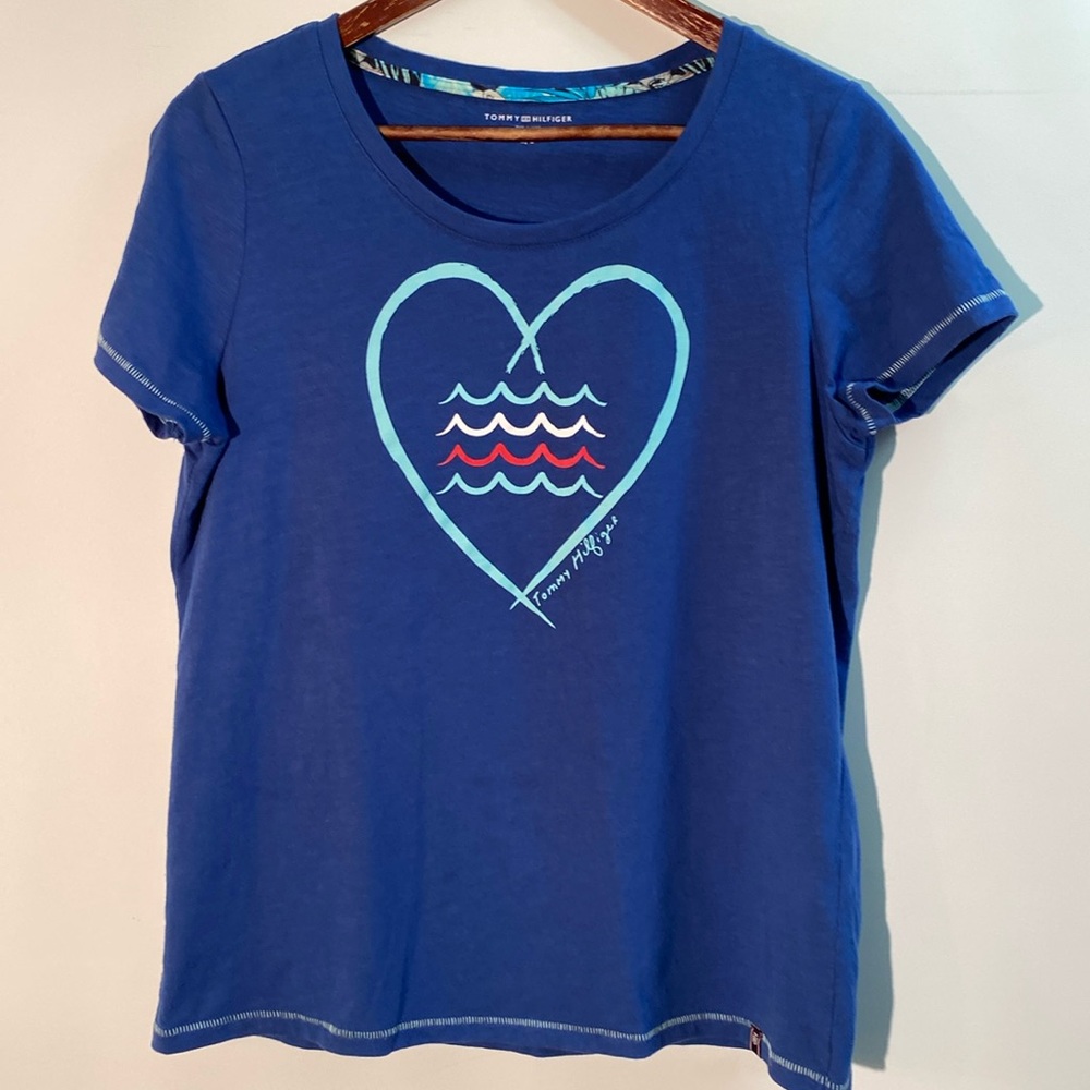 Tommy Hilfiger - short sleeve t-shirt. Size L